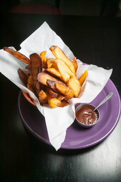 Porção: de batatas inglesa e doce mais mandioquinha fritas