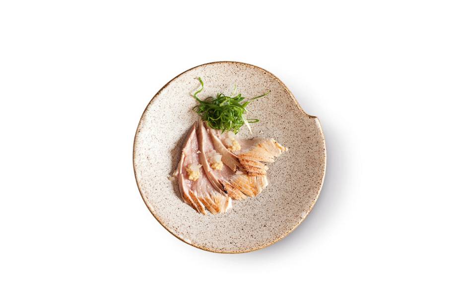 Peixe-serra: transformado em sashimi com nabo e gengibre Peixe-serra: transformado em sashimi com nabo e gengibre