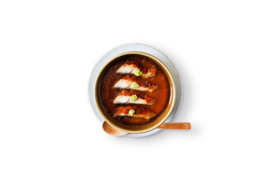 Chawan Mushi: ovos quentinho coberto por fatias de enguia Chawan Mushi: ovos quentinho coberto por fatias de enguia