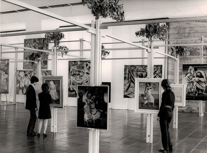 Expografia da mostra foi inspirada naquela criada por lina Bo bardi, para exposição do artista em 1970