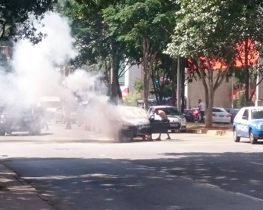foto fogo carro