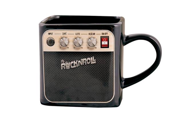 Caneca em formato de caixa de som, R$ 54,90. Uatt?. Caneca em formato de caixa de som, R$ 54,90. Uatt?.