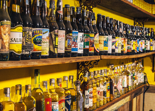 Doze cachaças que você vai querer beber (ou não) só pelo nome