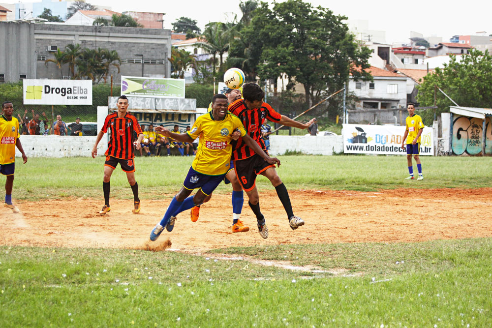 Times de futebol amador da capital disputam final de campeonato