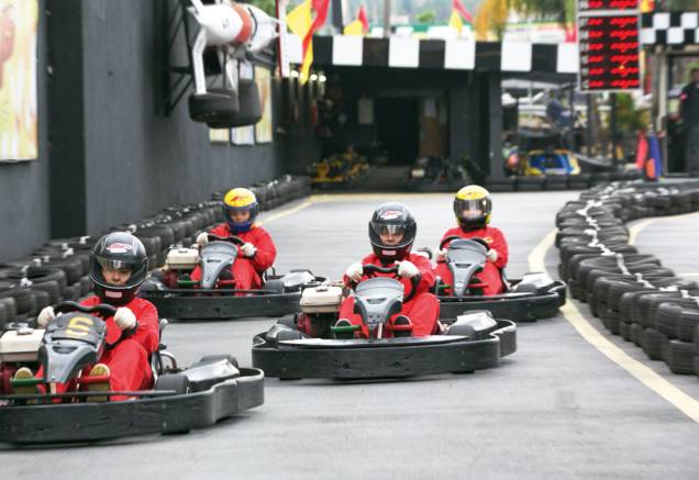 Passeio de kart: os competidores precisam ter no mínimo 7 anos Passeio de kart: os competidores precisam ter no mínimo 7 anos