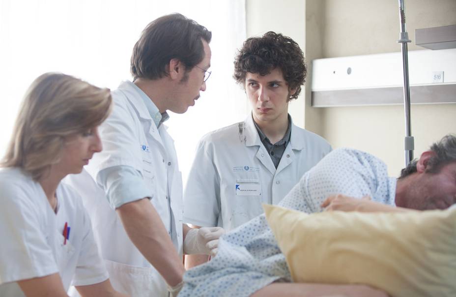 Hipócrates: em sua primeira experiência como residente, Benjamin não rende o esperado Hipócrates: em sua primeira experiência como residente, Benjamin não rende o esperado