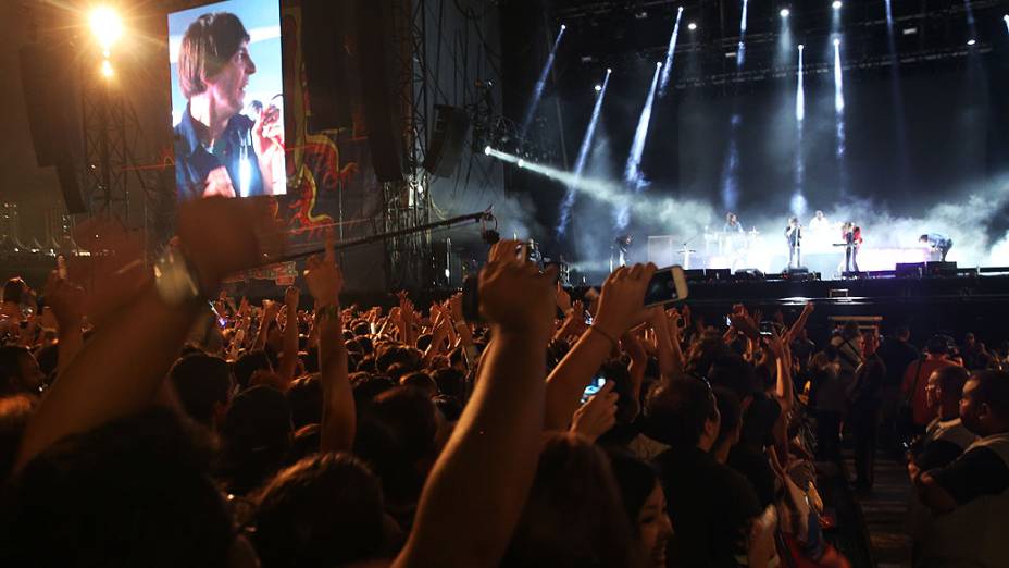 Phoenix faz show empolgante no Lollapalooza 2014