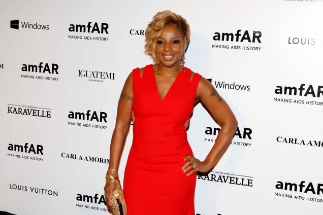A cantora Mary J. Blige no leilão para arrecadar fundos para a amfAR A cantora Mary J. Blige no leilão para arrecadar fundos para a amfAR