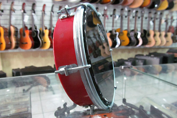 Tamborim de seis polegadas: 43 reais, na Concerthus (Rua Volunt&aacute;rios da P&aacute;tria, 2363, Santana)