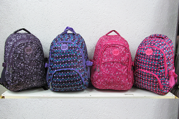 Mochilas: 45 reais cada, na Astral (Rua Volunt&aacute;rios da P&aacute;tria, 2157, Santana)