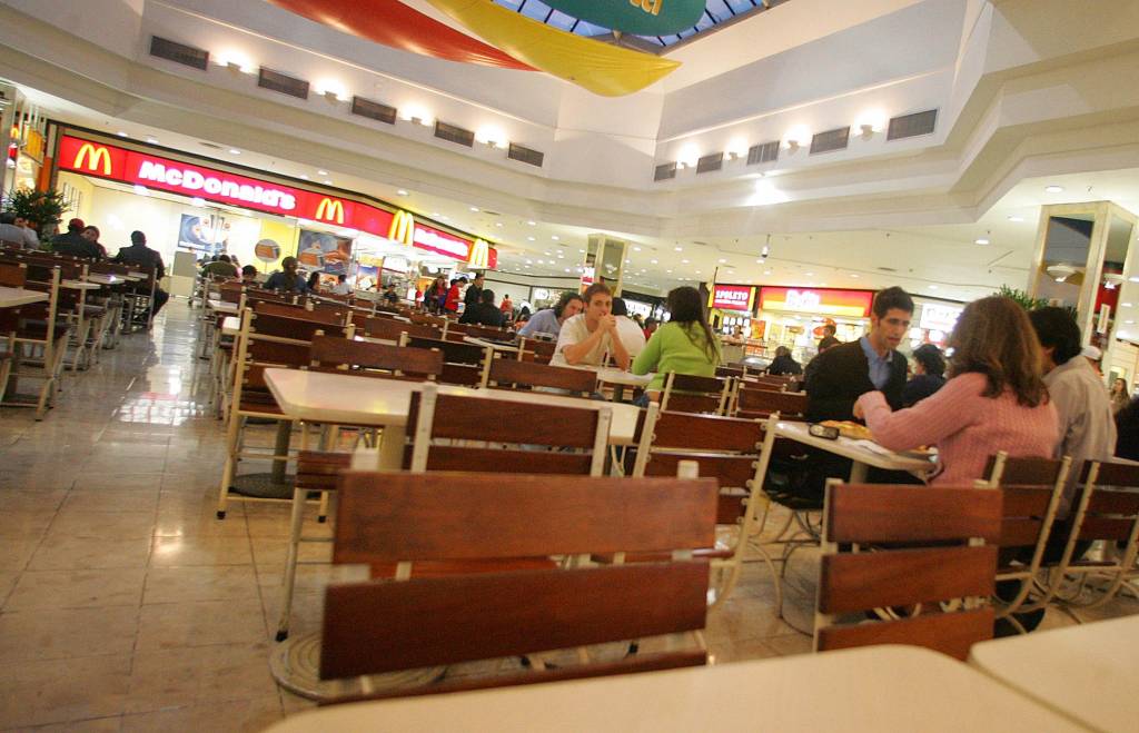 Preço da Coca-Cola varia até 57% em fast-foods