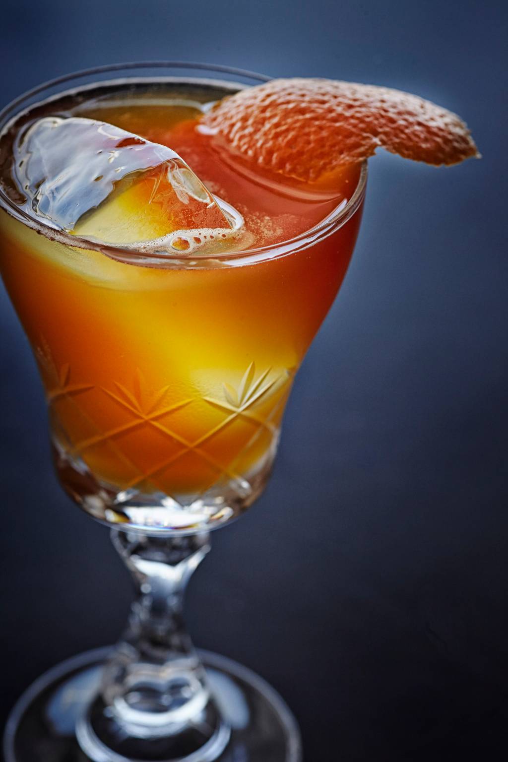 Melhor bartender do mundo ensina a preparar dois drinques