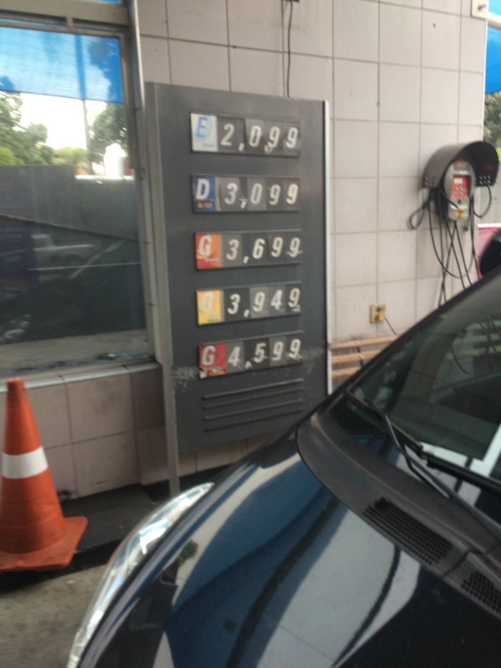 Posto de gasolina na Giovanni Gronchi registra briga