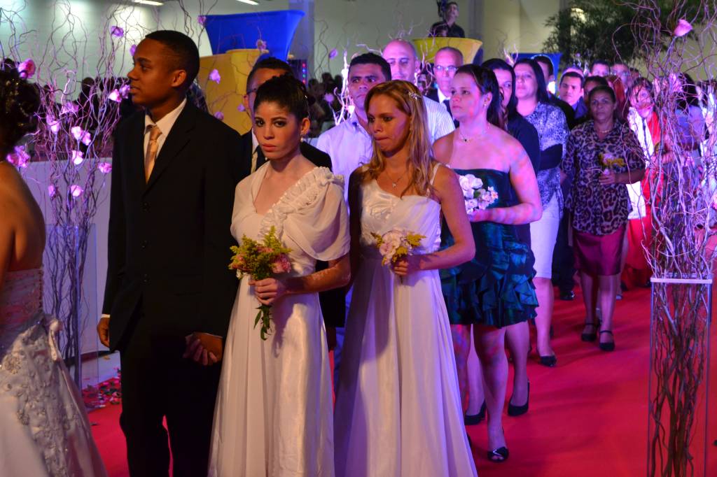 Arena Corinthians sedia maior casamento comunitário da Zona Leste