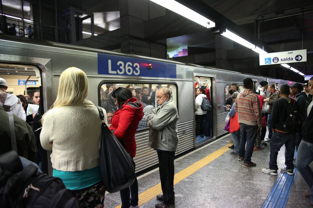 Linha 1-Azul do Metrô tem atrasos na manhã desta segunda