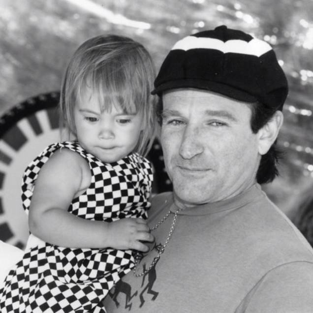 Zelda Williams homenageia um ano da morte de seu pai, Robin Williams Zelda Williams homenageia um ano da morte de seu pai, Robin Williams