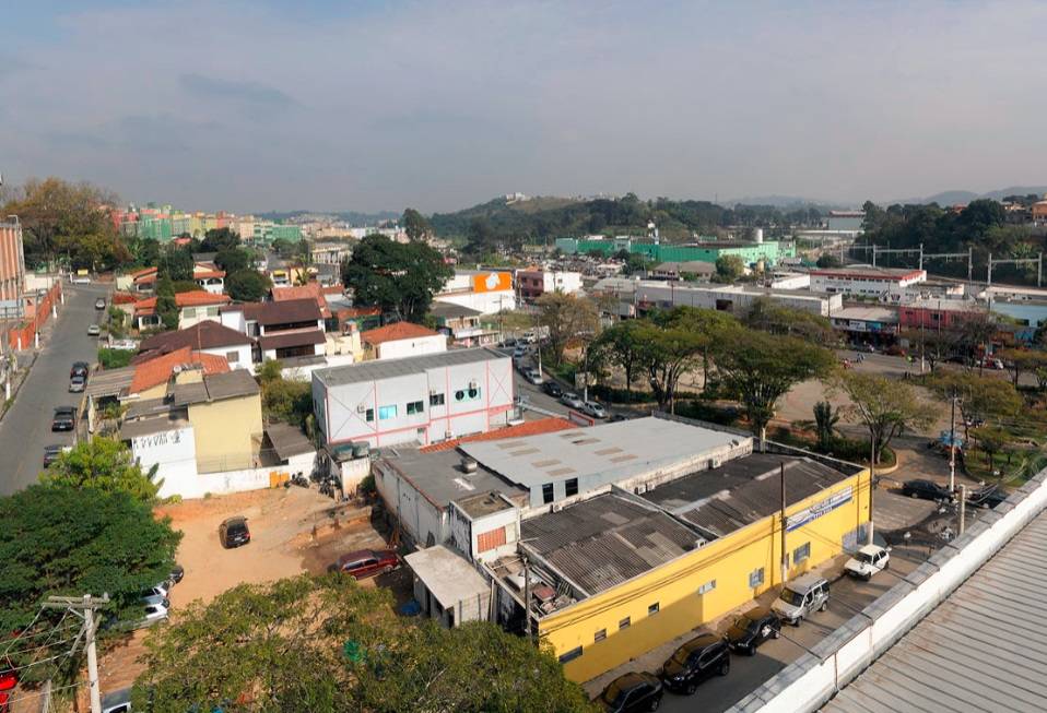 Mãe e filho morrem em deslizamento de terra