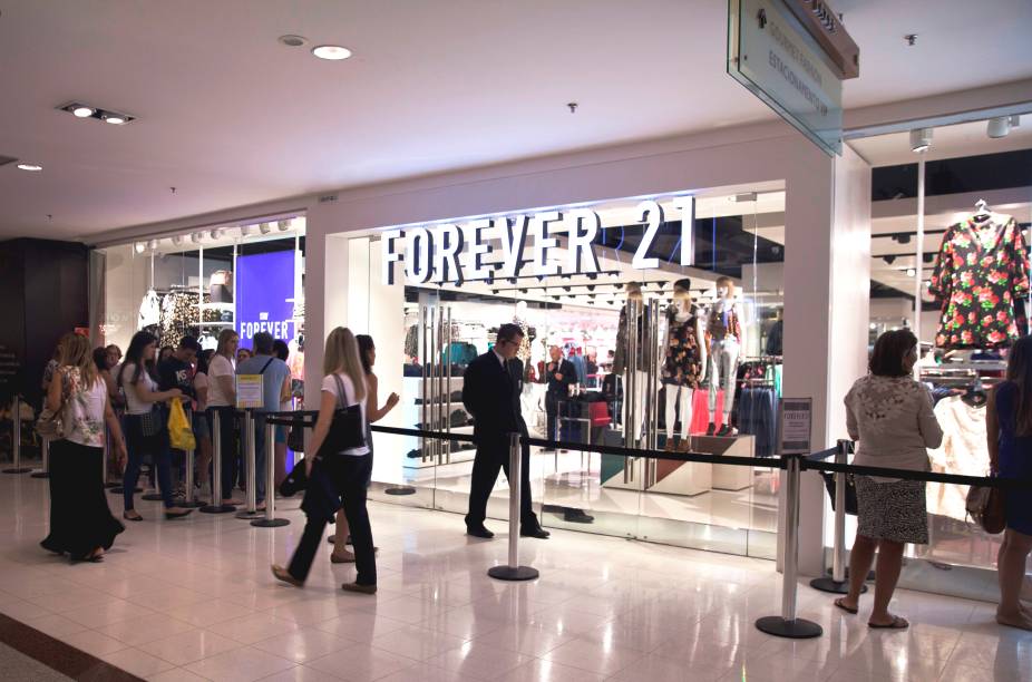 A fachada da loja, no MorumbiShopping: à esquerda, fila preferencial A fachada da loja, no MorumbiShopping: à esquerda, fila preferencial