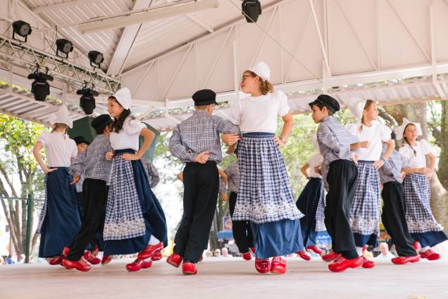 As coreografias apresentadas têm cerca de 1 600 anos. As coreografias apresentadas têm cerca de 1 600 anos.