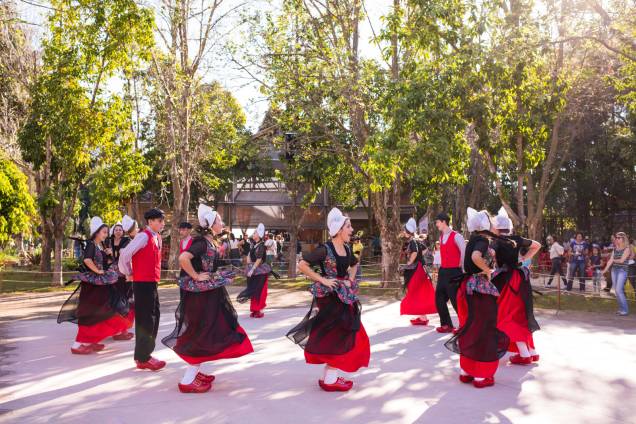 As coreografias apresentadas têm cerca de 1 600 anos. As coreografias apresentadas têm cerca de 1 600 anos.