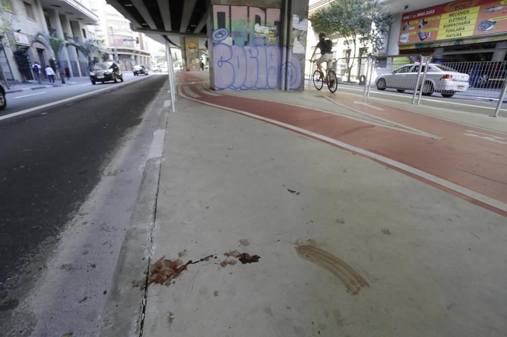 Idoso morre após ser atropelado por ciclista