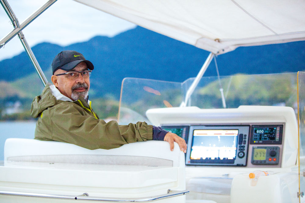 Conheça Julio Cardoso, o observador de baleias do litoral paulista