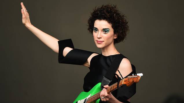 A cantora americana Annie Clark, mais conhecida pelo nome artístico St. Vincent, subiu ao palco no primeiro dia do Lollapalooza 2015 A cantora americana Annie Clark, mais conhecida pelo nome artístico St. Vincent, subiu ao palco no primeiro dia do Lollapalooza 2015