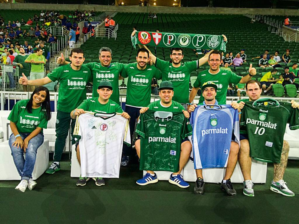 Clubes reformulam programas de sócio-torcedor para atrair fãs e renda