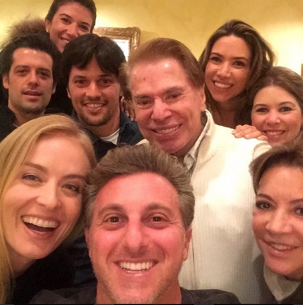 Selfie: família Abravanel se reuniu com apresentadores da Globo Selfie: família Abravanel se reuniu com apresentadores da Globo