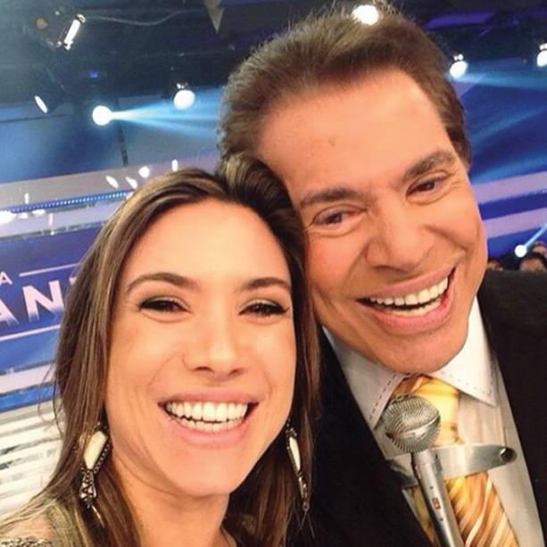 Selfie de Patrícia Abravanel com o pai nos estúdios do SBT Selfie de Patrícia Abravanel com o pai nos estúdios do SBT