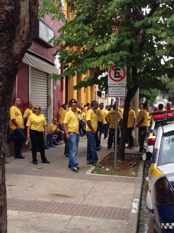 Bloco Esfarrapado: 150 pessoas na equipe de apoio Bloco Esfarrapado: 150 pessoas na equipe de apoio