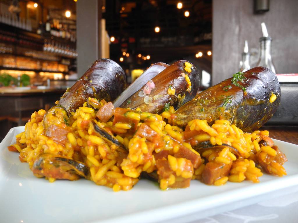 Bar espanhol prepara paella especial no sábado (16)