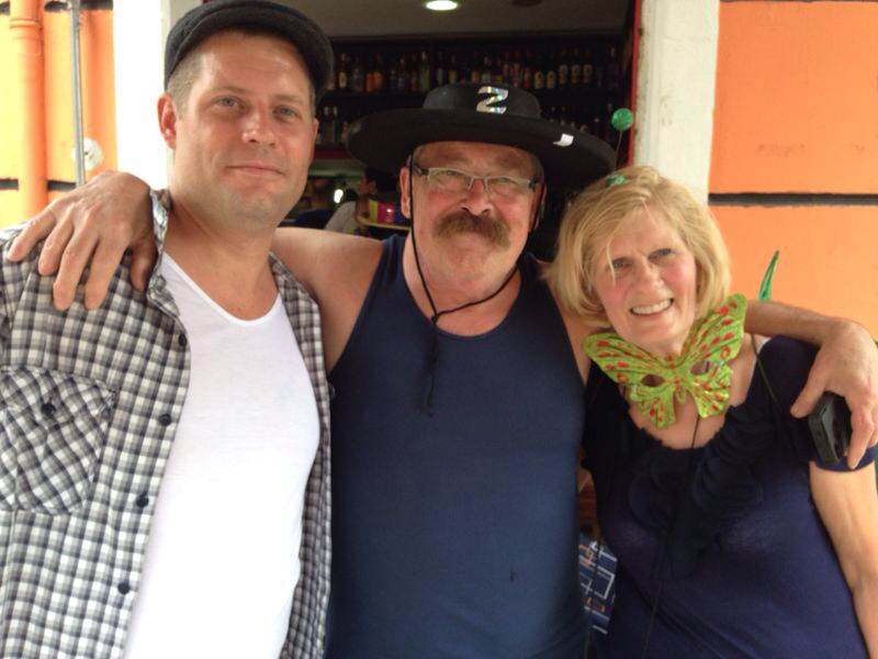 Canadenses escolheram o Bloco Esfarrapado para curtir em São Paulo Canadenses escolheram o Bloco Esfarrapado para curtir em São Paulo