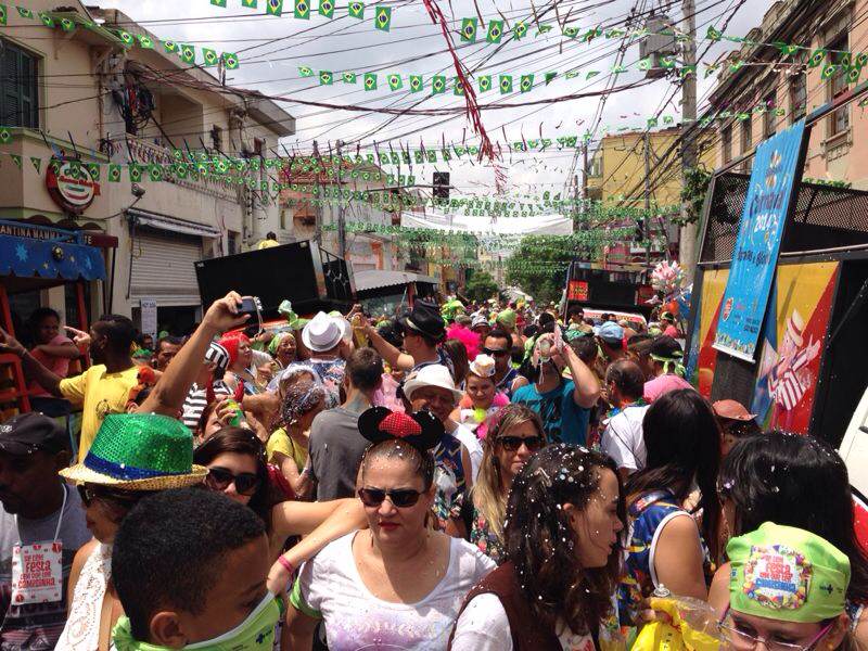 Bloco Esfarrapado começa a andar pelas ruas do Bixiga por volta das 13h30 Bloco Esfarrapado começa a andar pelas ruas do Bixiga por volta das 13h30