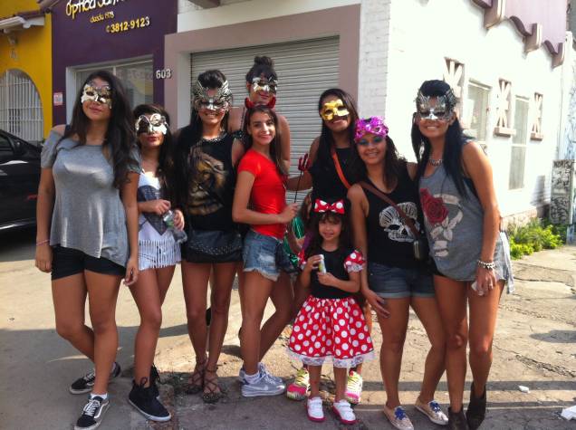 Fantasias eram exceção no público na concentração do Bloco 77 - Os Originais do Punk, em Pinheiros Fantasias eram exceção no público na concentração do Bloco 77 - Os Originais do Punk, em Pinheiros