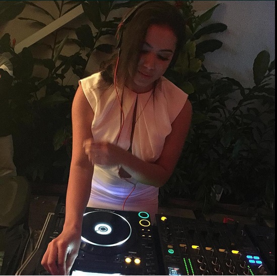 Anitta tocou funk Anitta tocou funk