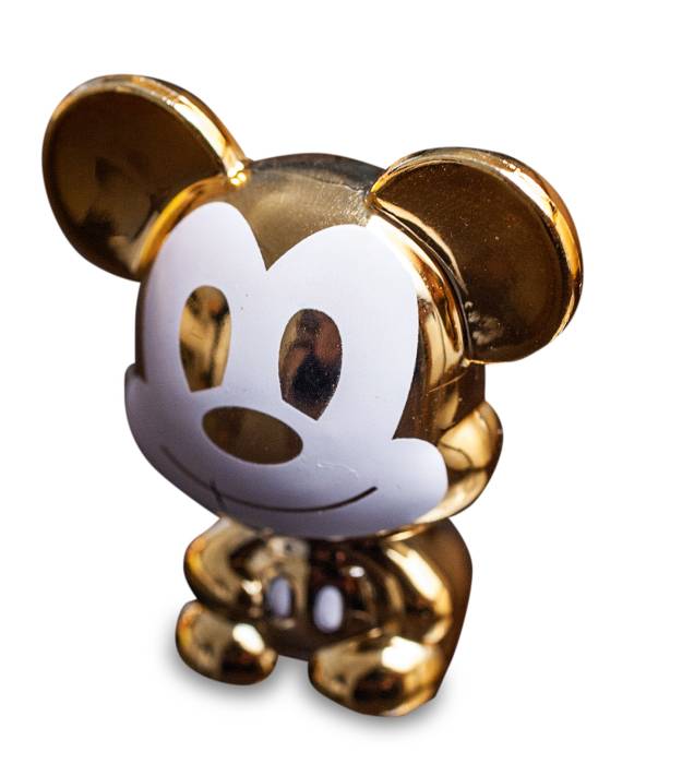 Mickey dourado: peça chega a valer 80 reais na cotação informal do mercado Mickey dourado: peça chega a valer 80 reais na cotação informal do mercado