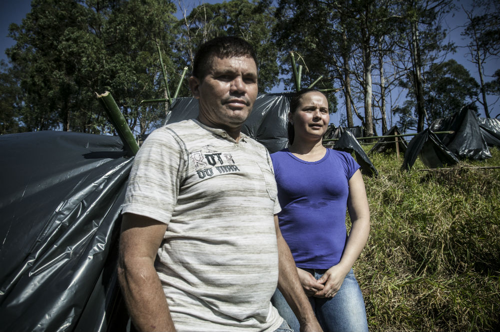 Moradores de favelas do Morumbi demarcam espaço em ocupação do MTST