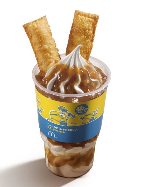 	Sorvete de baunilha com duas tortinhas de banana e tr&ecirc;s op&ccedil;&otilde;es de calda &eacute; cria&ccedil;&atilde;o do McDonalds