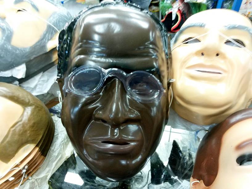 Festas e Fantasias: máscara de Joaquim Barbosa (R$ 20,00)