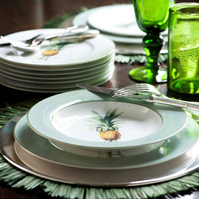 Aparelho de Jantar. Tania Bulhões. R$ 899,00.☎ 3087-0090 Aparelho de Jantar. Tania Bulhões. R$ 899,00.☎ 3087-0090