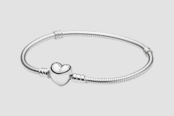 R$ 249,00. Pulseira de prata. Pandora, Shopping Center Norte, ☎ 2252-2660, www.pandorajoias.com.br. 