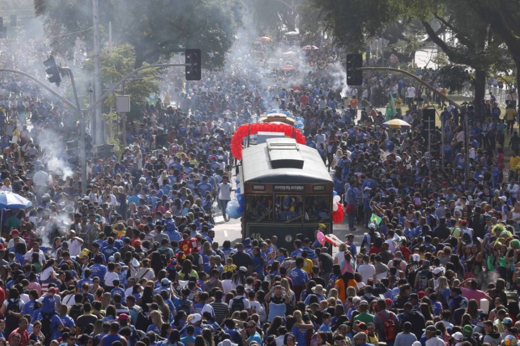 Marcha para Jesus tem oração contra a corrupção e palmilha de orações