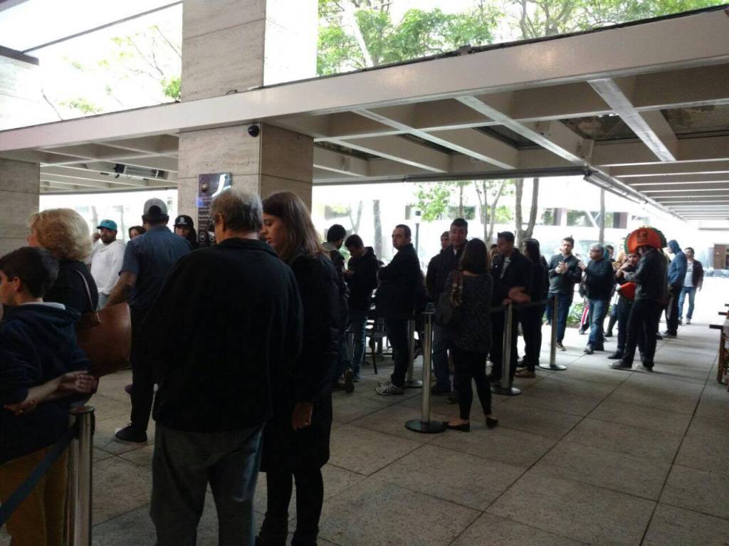 Após inauguração, Taco Bell registra filas gigantes