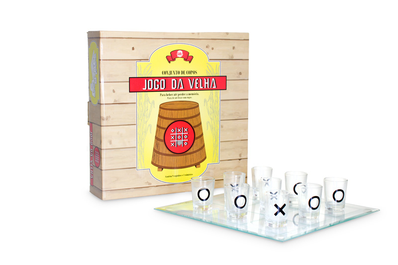 Jogo da velha com copos de shots, R$ 64,90, da <a href="https://uatt.com.br/" rel="Uatt?" target="_blank">Uatt?</a>