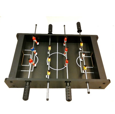 Pebolim para jogar em cima da mesa, R$ 185,00, da <a href="https://www.finaestampa.com.br/" rel="Fina Estampa" target="_blank">Fina Estampa</a>