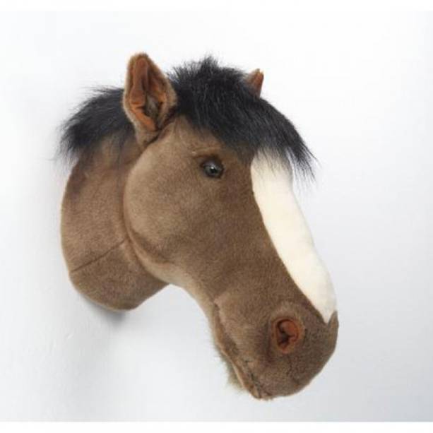 Cabeça de cavalo de pelúcia de parede, R$ 550,00, da <a href="https://www.coisasdadoris.com.br/" rel="Coisas da Doris" target="_blank">Coisas da Doris</a>