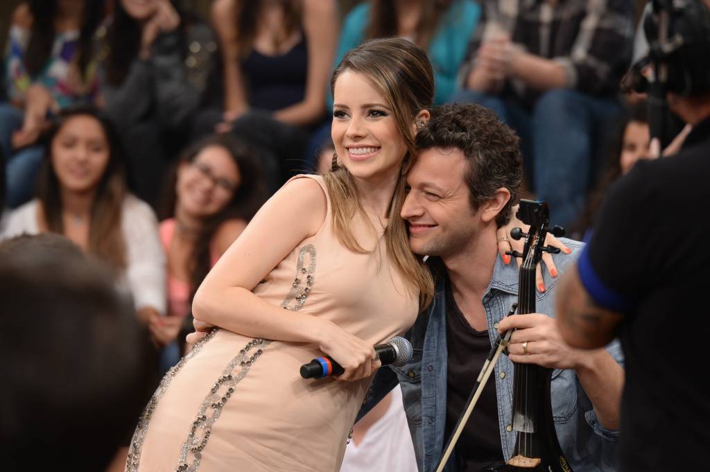 Sandy desabafa e afirma que filho “não é o bebê real”