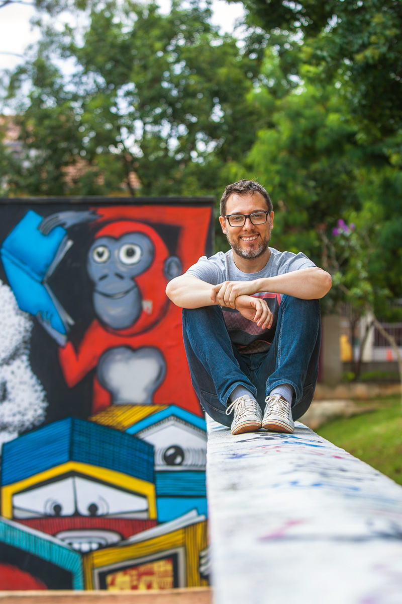 Daniel Gaggini dá oficinas de teatro e cinema a moradores da periferia