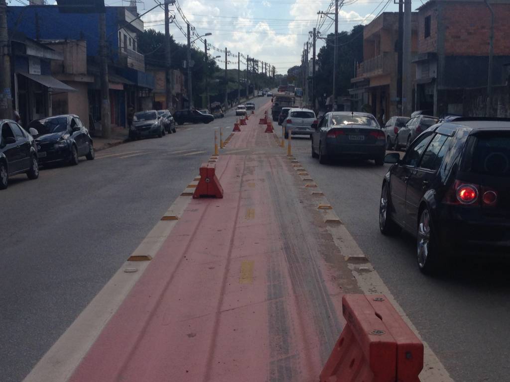 Moradores apelidam pista para bicicleta de ‘ciclomorte’